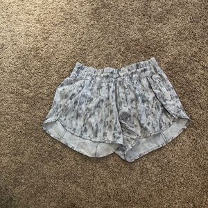 Lululemon Tracker Low Rise Shorts 4”